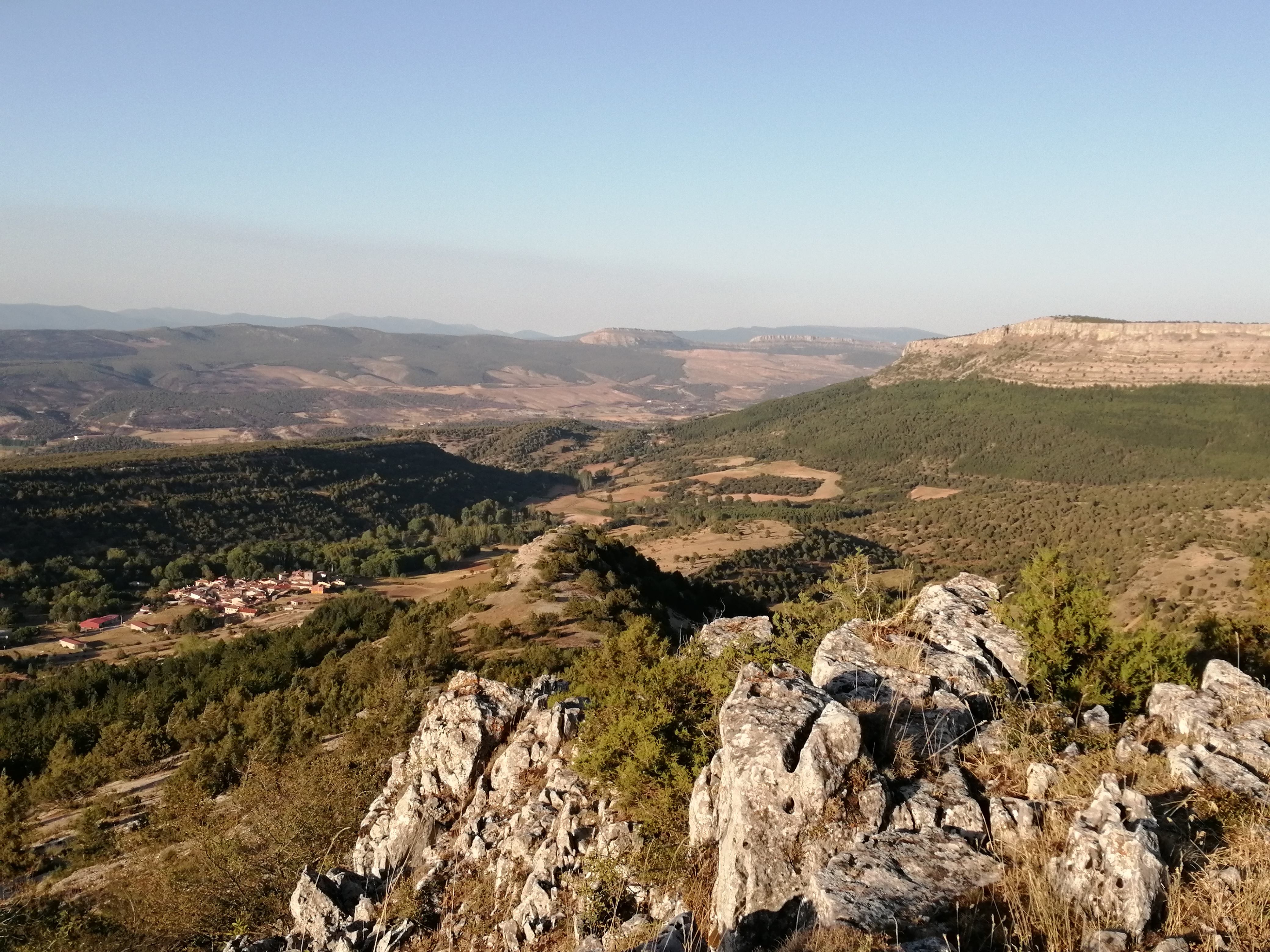 Mi pueblo, desde la sierra, al pie de peña Valdosa 